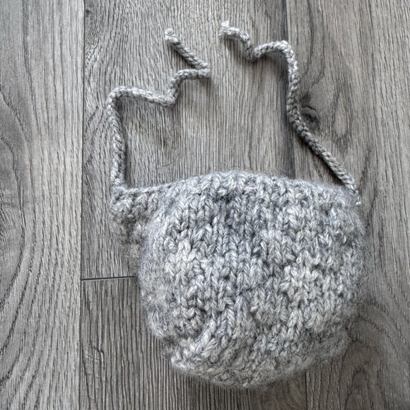 Set of 3 Knitted Bonnets - Picture 9 of 12